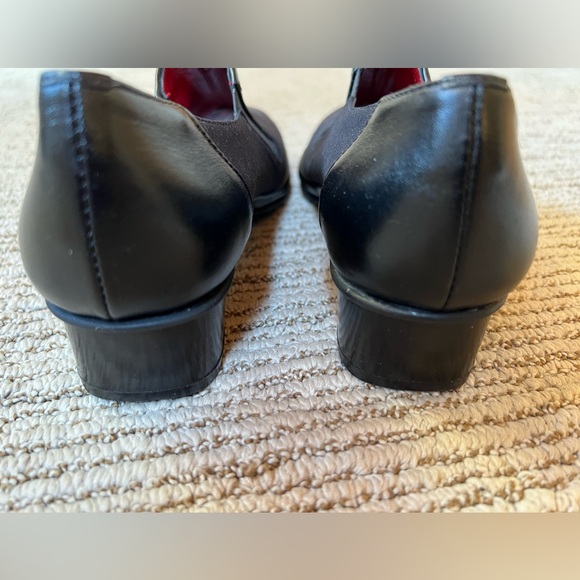 Never worn Amalfi microfibre pants shoe with leather heal - Picture 4 of 4